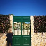 Spacious In With Pool And Terrace Appartement *