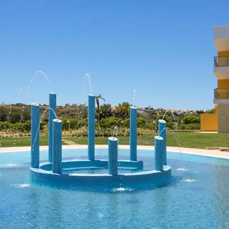 View Apartment: Pool, Garden & Proximity Albufeira