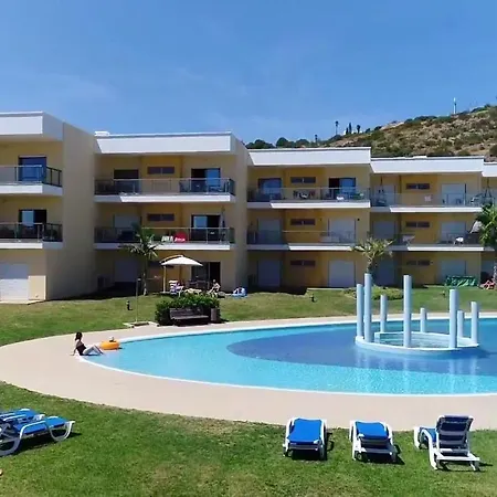 View Apartment: Pool, Garden & Proximity Albufeira