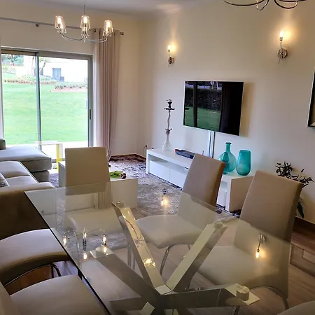 Spacious In With Pool And Terrace דירה