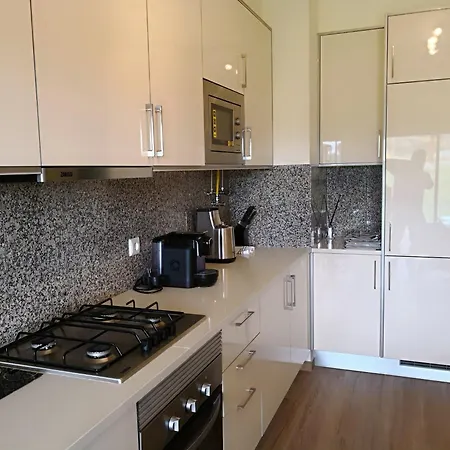 דירה Spacious In With Pool And Terrace