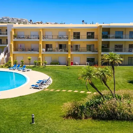 Appartement Spacious In With Pool And Terrace