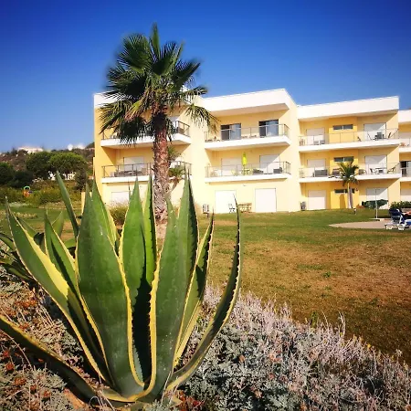 Spacious In With Pool And Terrace Apartament