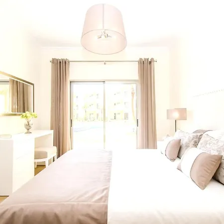 Апартаменти Spacious In With Pool And Terrace *